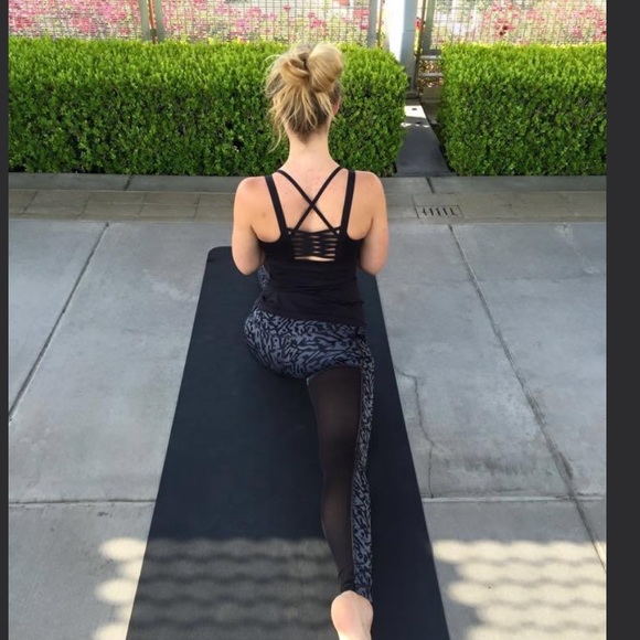 NWOT Lululemon Hot To Street Pant Size 4 - Picture 10 of 16